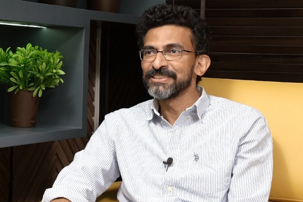 sekhar kammula helps to youth for medical treatment 