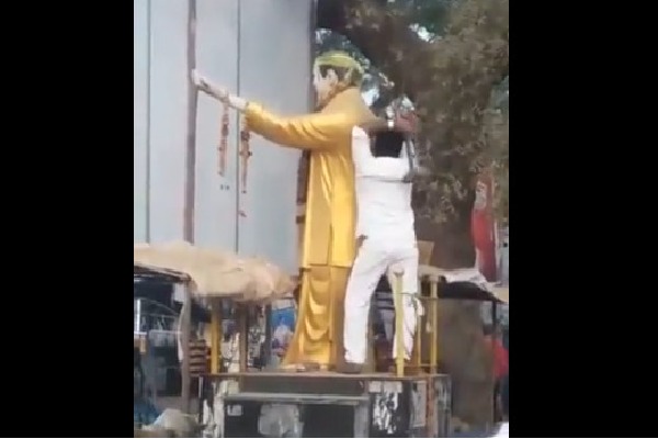 Lokesh shares a video of NTR Statue vandalizing in Durgi