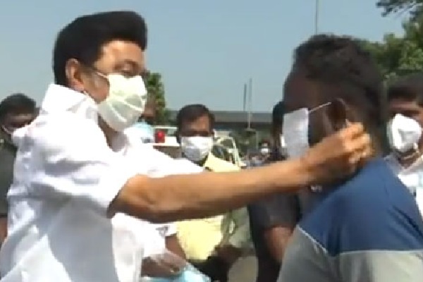 tamil CM Stalin distributes masks to people