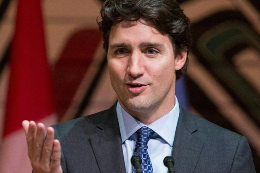 Canadian Prime Minister fires on no mask passengers
