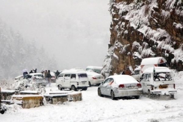 Over 40 killed, many displaced as heavy rains, snowfall hit Pakistan