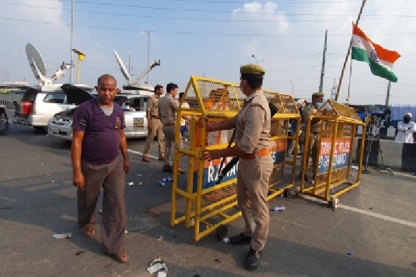 Suspicious bag found in Delhi's Ghazipur, bomb disposal squad on spot