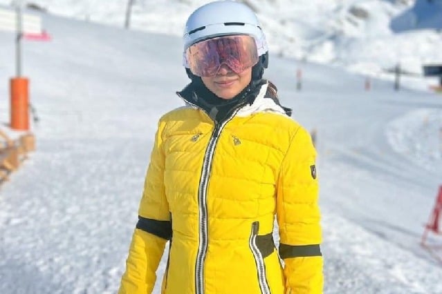 Samantha tours in Swiss snowy mountains 