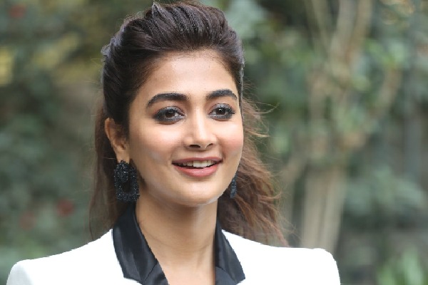 Pooja Hegde house warming pic