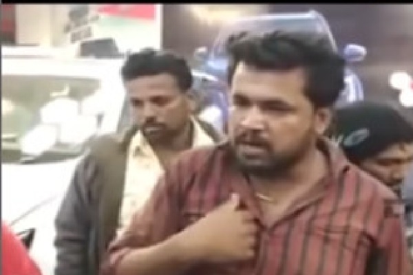 Karnataka farmer in a tit for tat move to automobile showraoom
