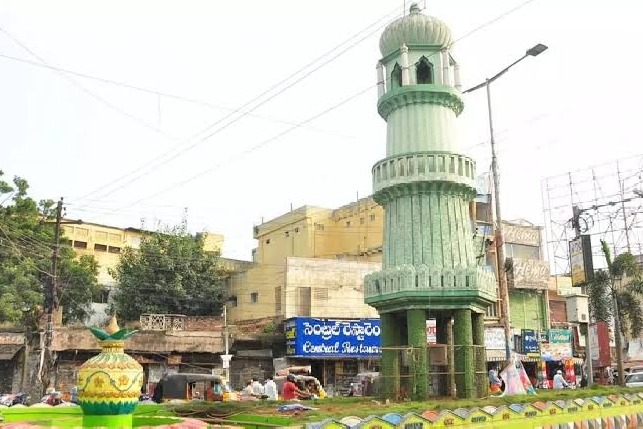 Police foil attempt to hoist Tricolour at Jinnah Tower in Guntur