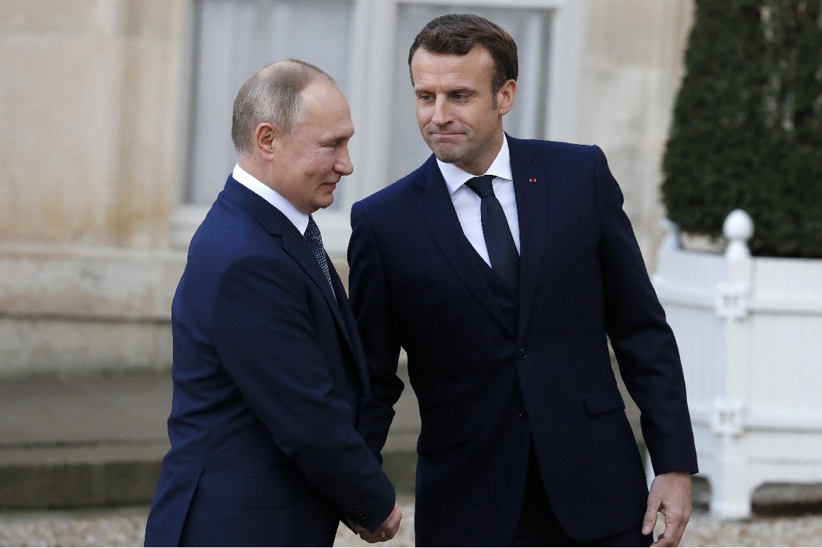 Putin, Macron discuss security guarantees over phone