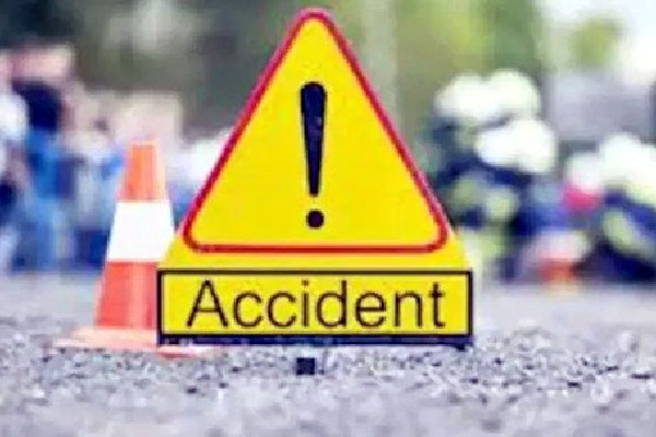 Four Dead in a dreaded Road Accident in Karimnagar