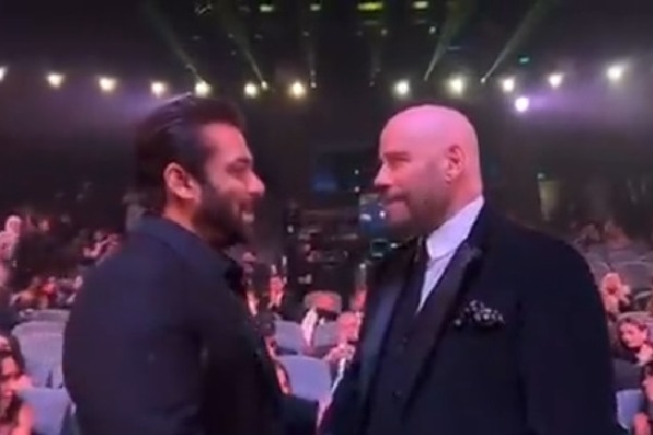 Salman Khan introduces himself to Hollywood star John Travolta