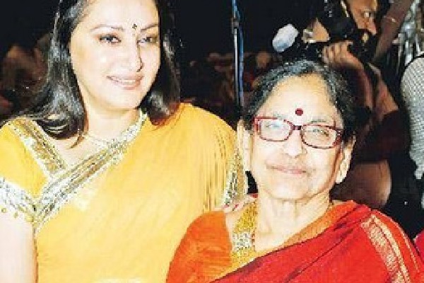 Jayaprada mother Neelaveni is no more