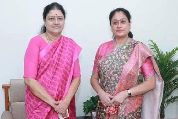 BJP leader vijayashanti meets vk sasikala at her home in chennai