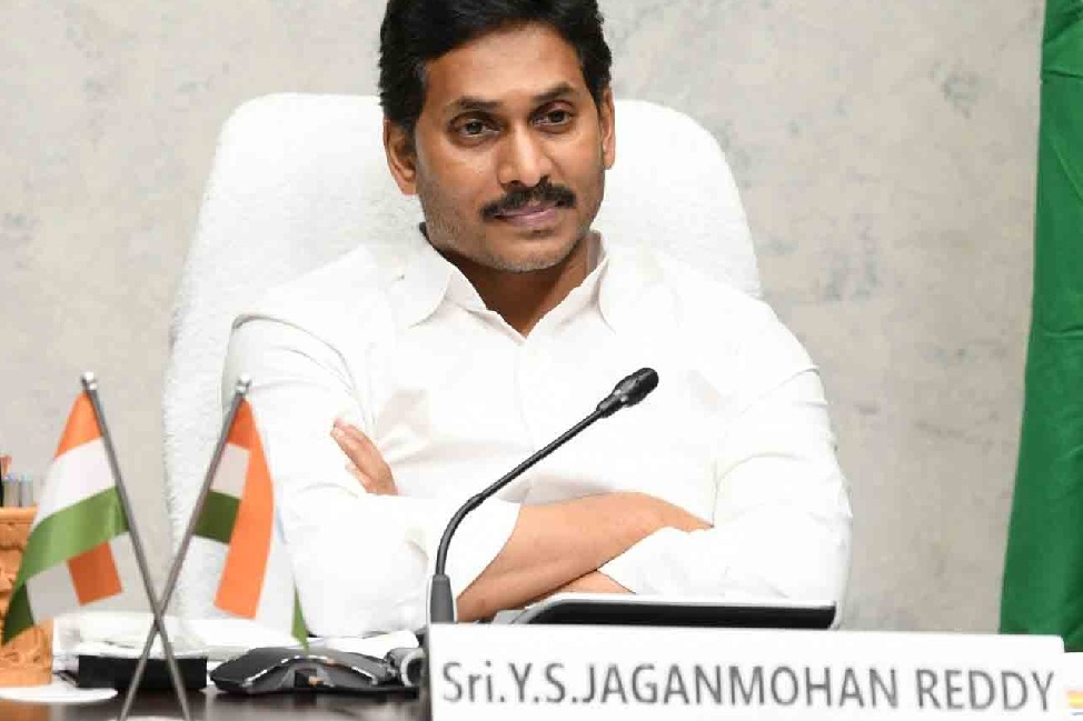 Andhra DGP meets CM after massive protest by employees