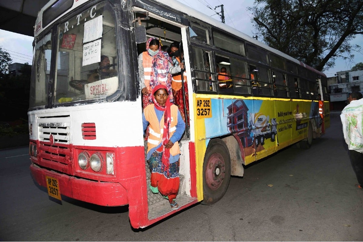 TSRTC to operate 3,845 buses for 'Medaram Jatara'