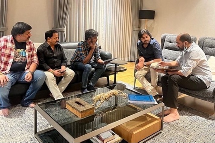 Pawan Kalyan's candid discussions with Tamil lyricist