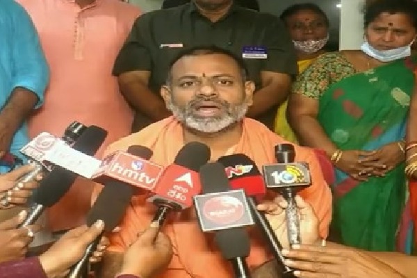 Swami Pripurnananda calls for solidarity to save state 