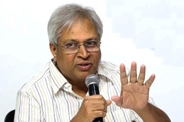 Why Jagan is fearing about central govt asks Undavalli
