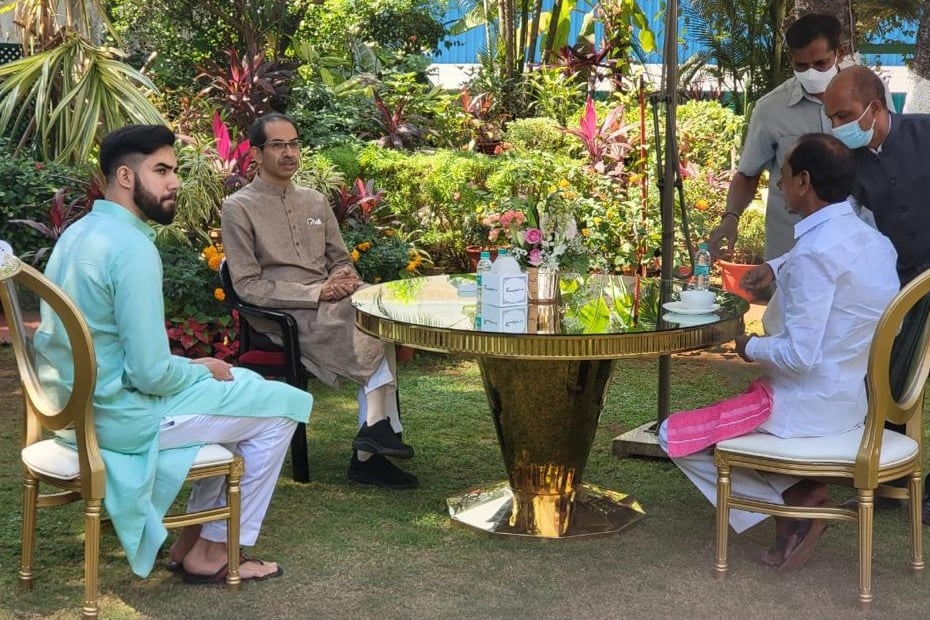 CM KCR met Maharashtra Chief Minister Uddhav Thackeray