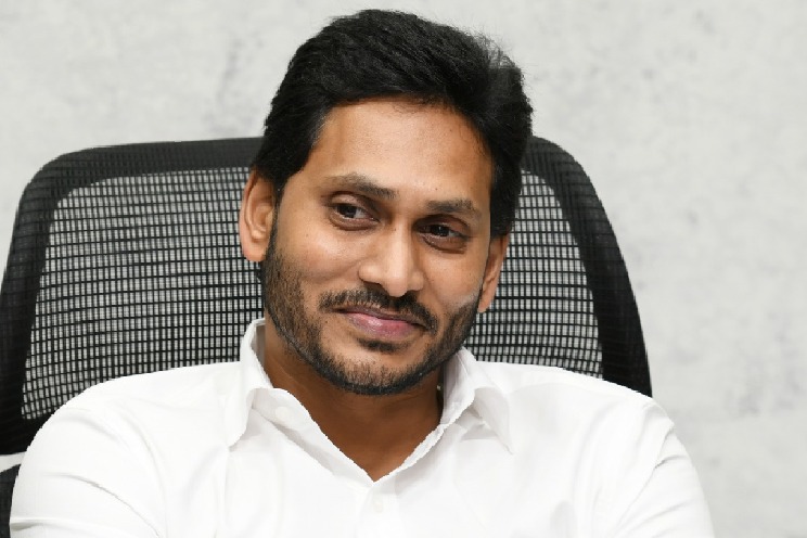 CM Jagan arrives Visakha to welcome president of India