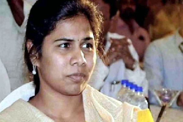 Police File Charge Sheet against Bhuma akhila priya and others in kidnap case