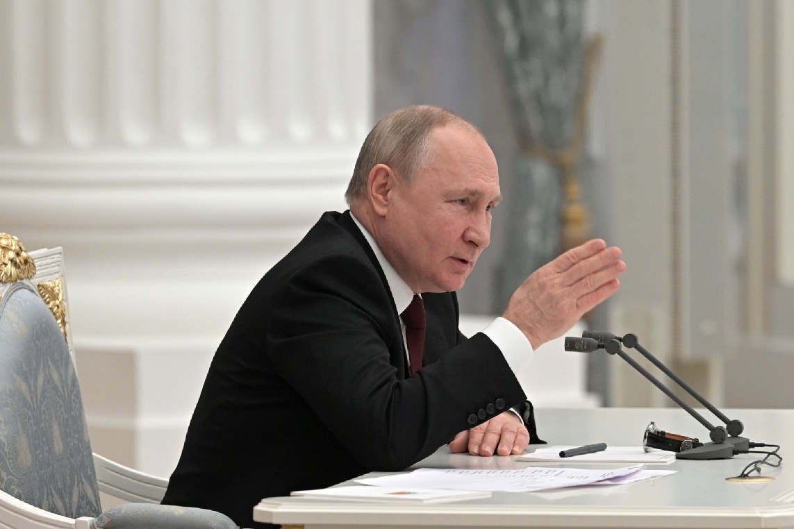 Putin tells Ukrainian military to 'take power into their hands' and negotiate with Moscow