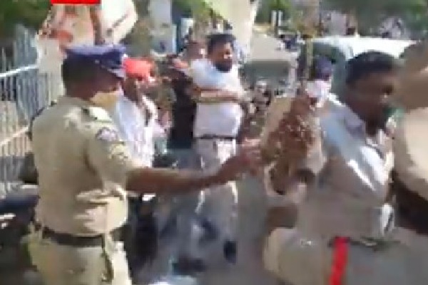 Pawan fans halts ministers cars in Gudiwada
