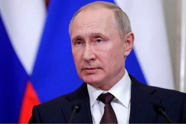 eu warns russian president vladimir putin