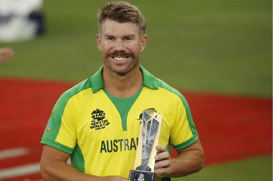 David Warner Posts Emotional Message For Family Before Leaving For Pakistan