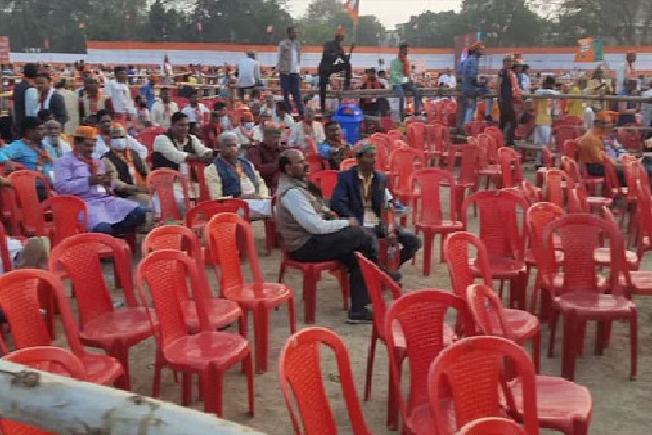 Hundreds of seats empty during PMs address to booth workers in Varanasi