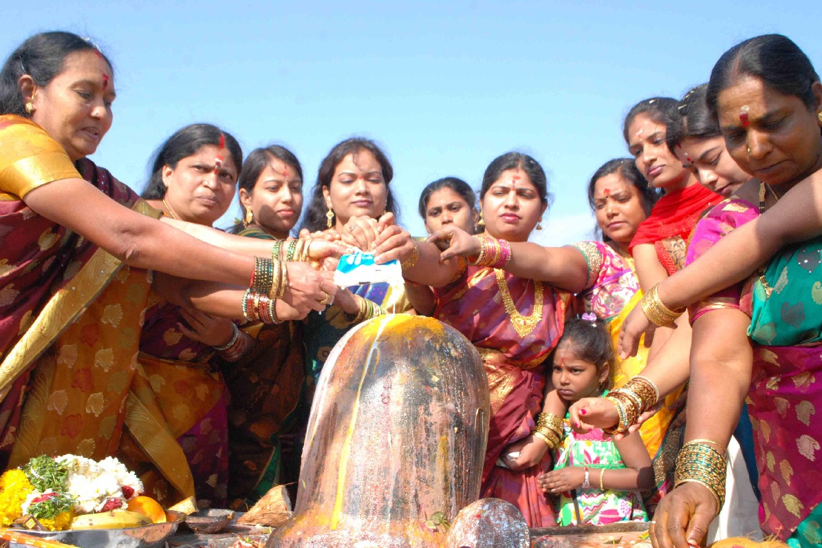 Telugu states celebrate Maha Shivratri with gaiety