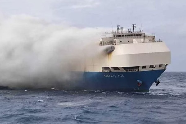 Burning cargo ship carrying Porsches and Lamborghinis finally sinks