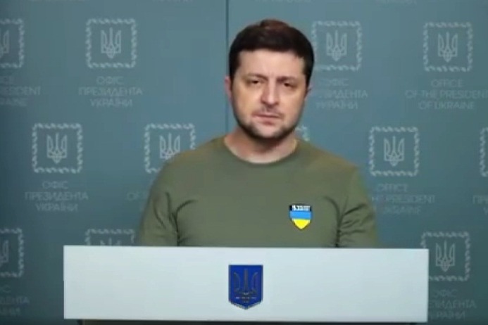 Zelensky urges Ukrainians to 'go on the offensive'