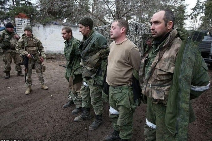 Ukrainian Armed Forces use Islamist tactics of hiding behind civilians: Ex-Pentagon official