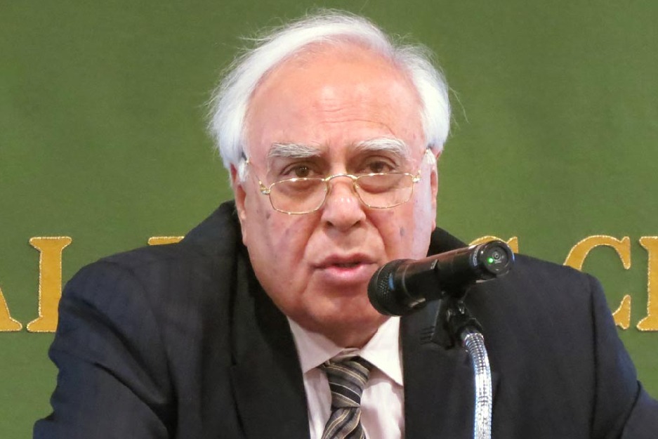 Gandhi family should step aside from congress leadership role says Kapil Sibal