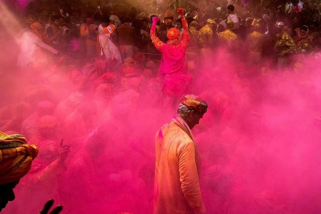 Indian lensmen give Holi a brand new colour with iPhone 13 series