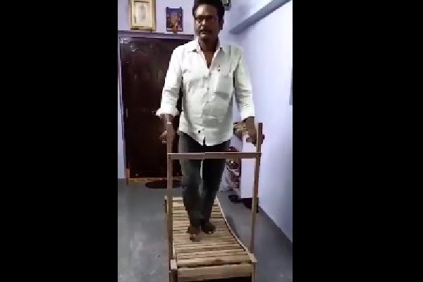 KTR surprised after seen wooden treadmill 