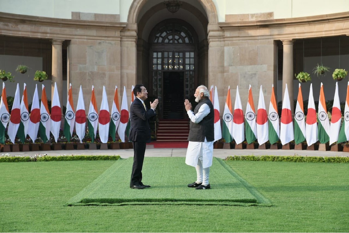 japan prime minister arrives delhi for two days india tour