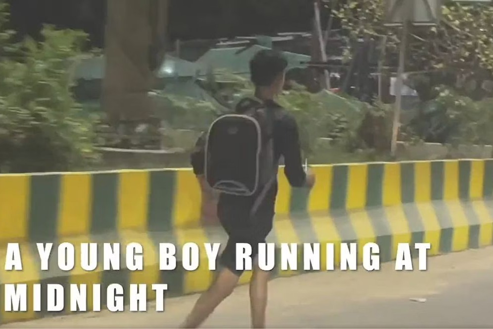 Boy runs home from work at midnight in Noida