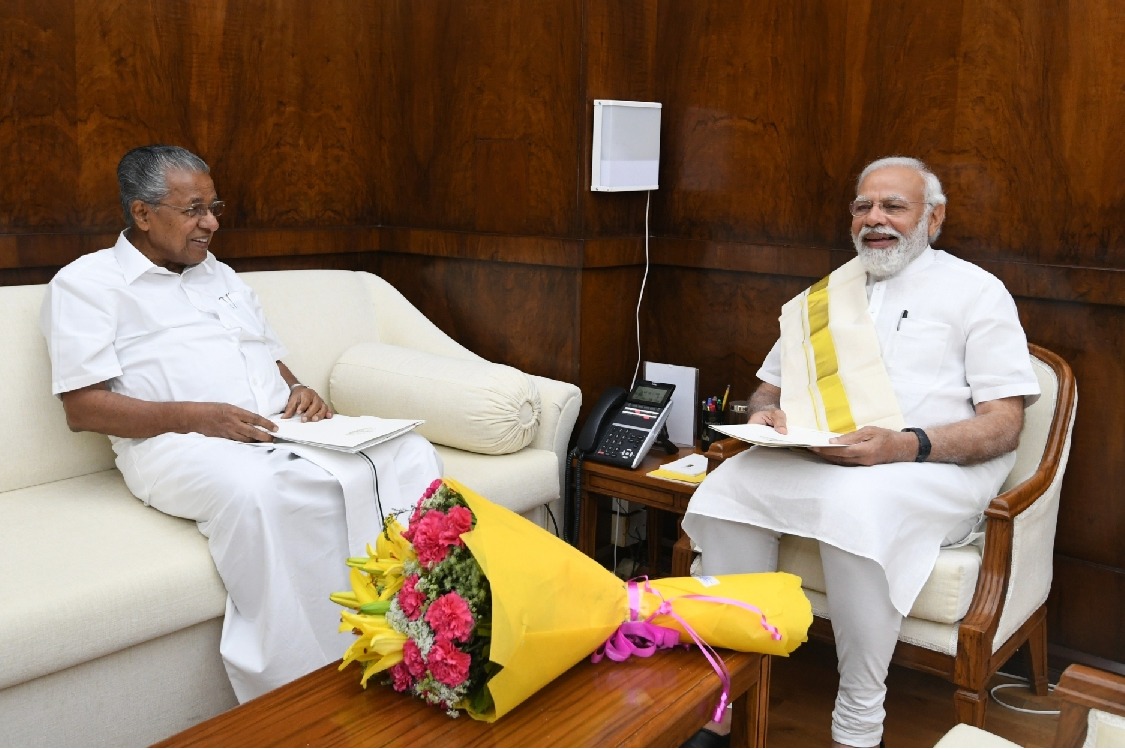 Vijayan expresses happiness after meeting PM, Congress smells a rat