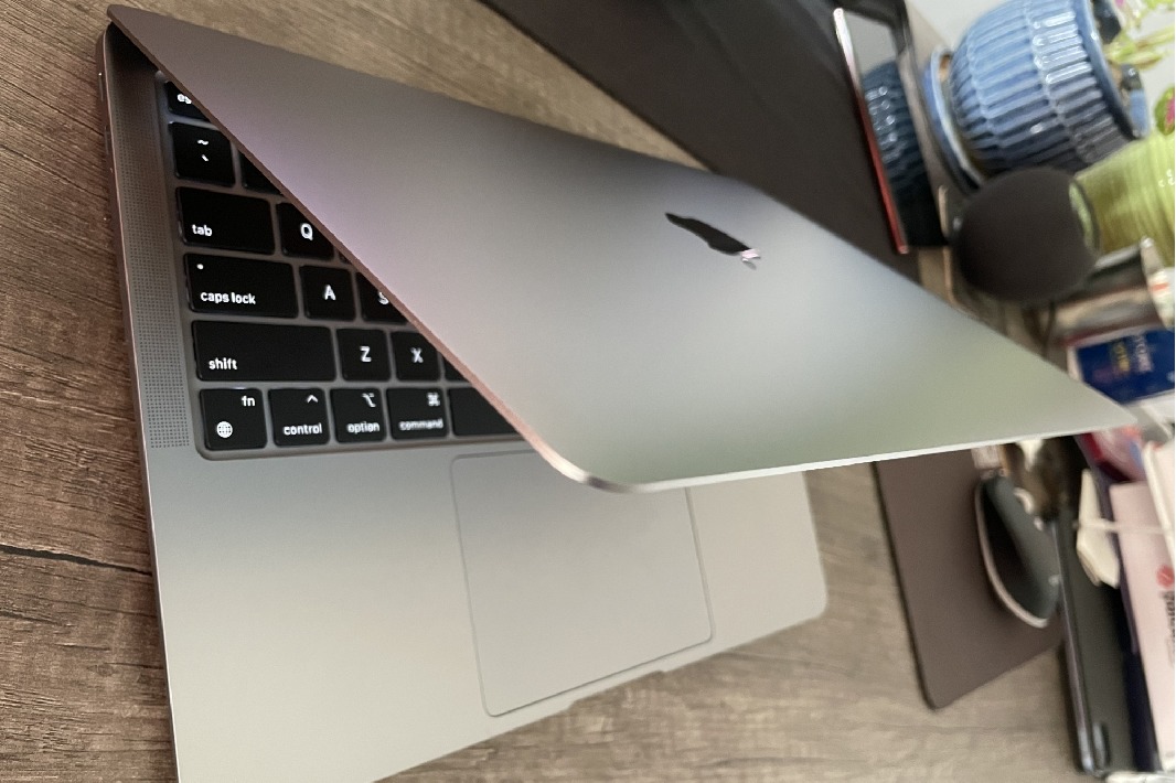Apple MacBook Air with 15-inch display may launch next year