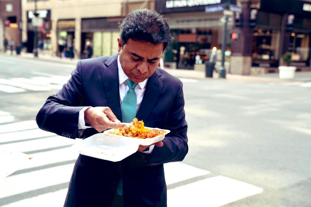 KTR have some chicken on New York streets 