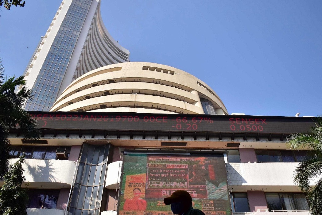 Indian equities extend losses; Sensex down over 300 pts