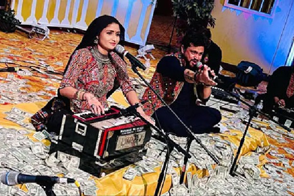 Dollars Rain At Gujarati Singer US Concert 