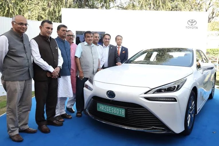 Nitin Gadkari rides hydrogen powered car to Parliament