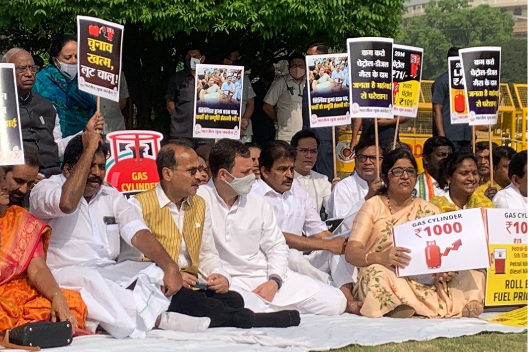 Congress MPs protest against fuel price hike