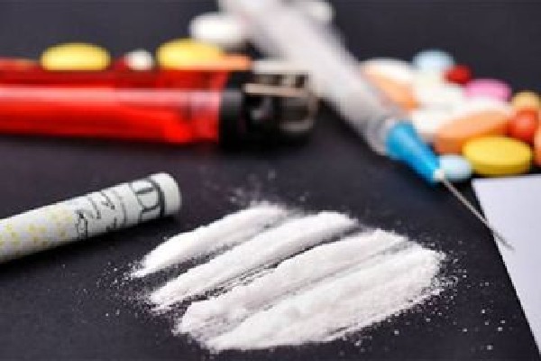 hyderabad police arrests two drugs hanhs