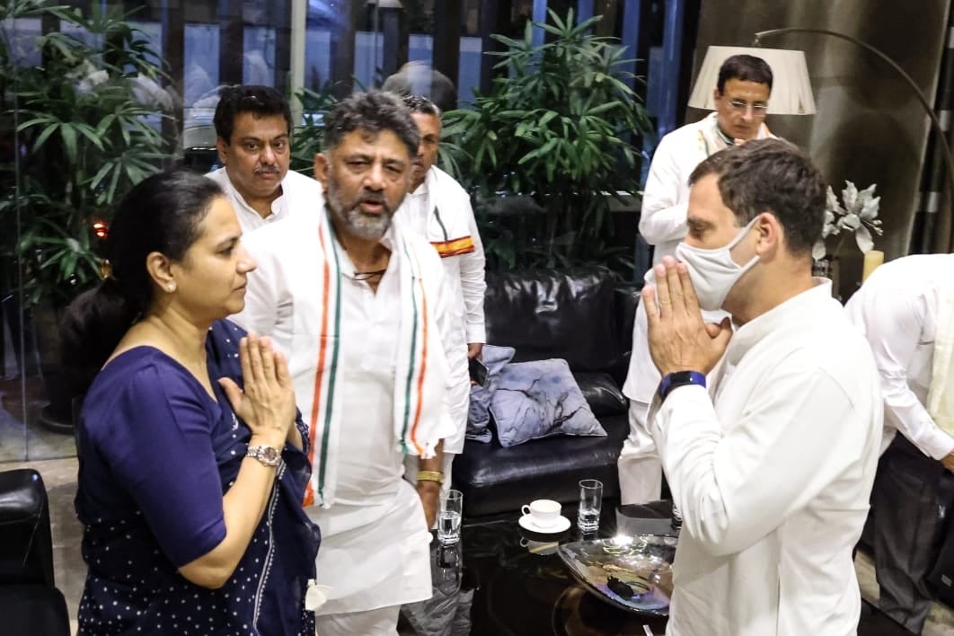 Rahul Gandhi visits late superstar Puneeth Rajkumar's residence