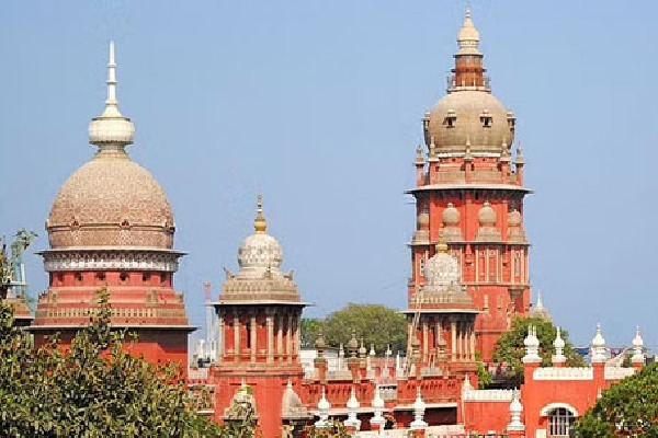 Jail officials who allow violations of building laws Madras HC