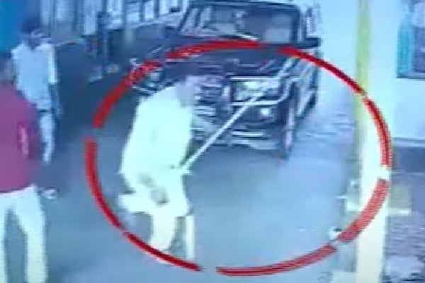 AP MLA Sridevi followers attacked amakathadu toll plaza staff