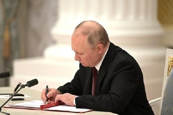 Putin signs decree on retaliatory visa measures against citizens from 'unfriendly countries'