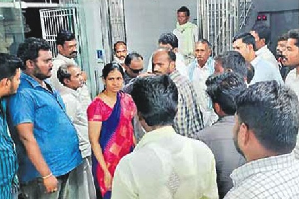 YCP Leader Byreddy Siddharth Reddy Supporter Chicken Basha Attacked Hospital staff